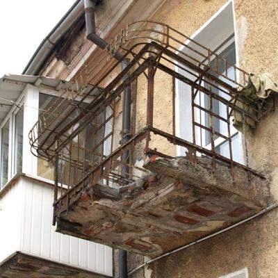 Балконы в многоквартирном доме: являются ли общим имуществом, кому принадлежат, ТСЖ, аварийный ремонт